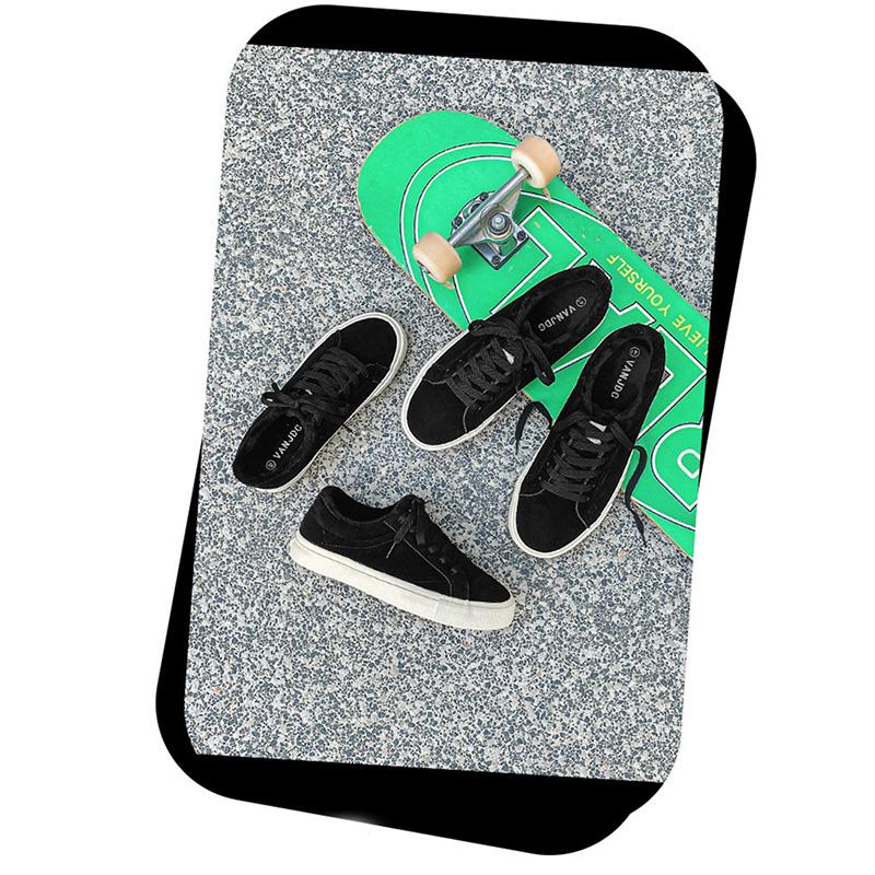 2024 Winter Shoes Men Flat Warm Plush Steet Style Mens Casual Shoes Cotton Male Footwear Black Green Red Shoes D046