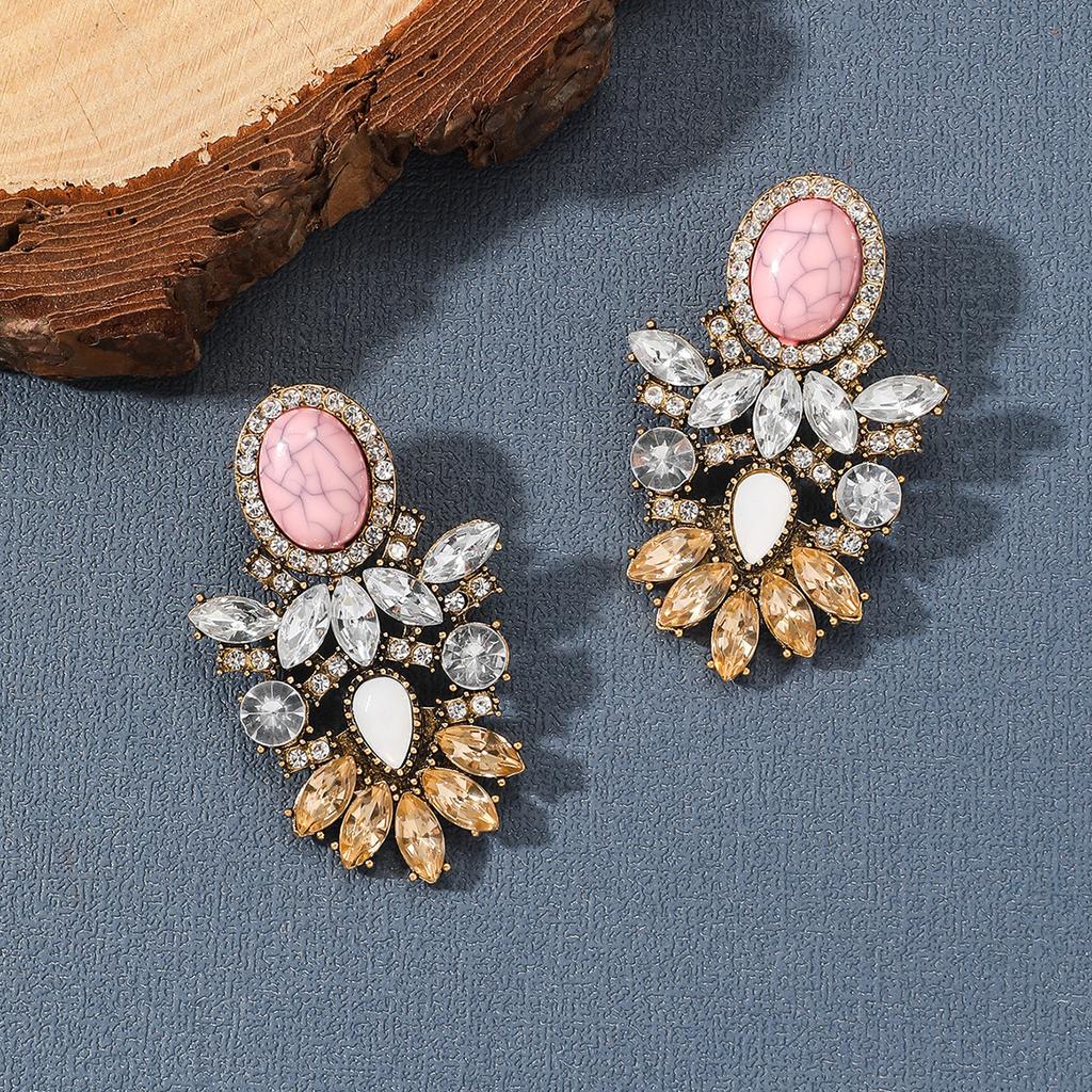 Modne kolczyki na sztyfty do biżuterii damskiej