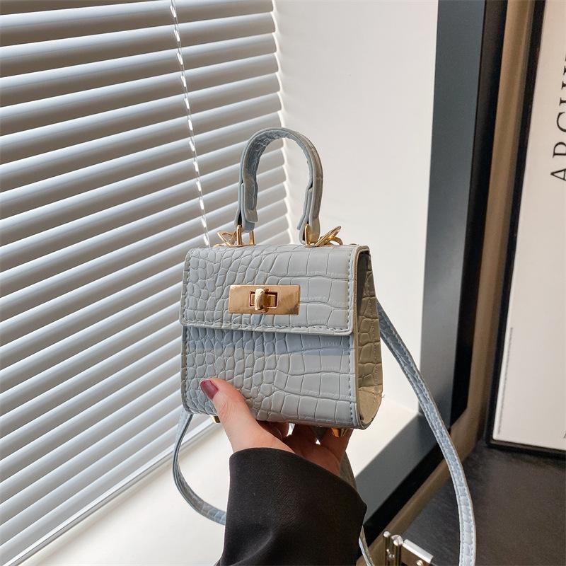 

2025 new women s bag European and American trend women s bag PU bag shoulder messenger bag solid color crocodile pattern small square bag синий