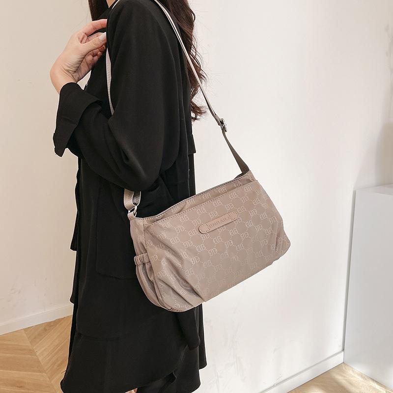 2025 new small bag women's bag fashionable and versatile women's Oxford cloth lightweight shell bag shoulder messenger bag