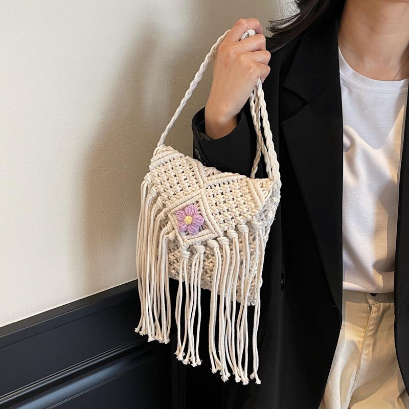 New Straw Floral Decor Bag Bohemian Tassel Beach Bag Women Crochet Fringed Crossbody Ultralight Shoulder Bag