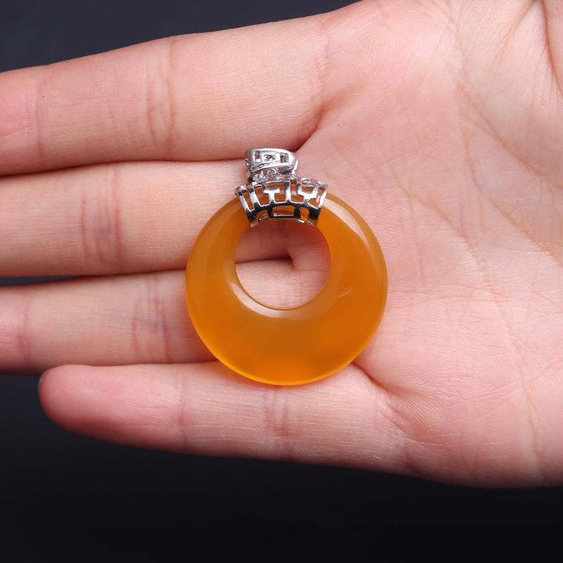 Natural Green Chalcedony Hand -Carved Safe Buckle Pendant Fashion Jewelry Men And Women Green Agate Silver Inlaid Necklace