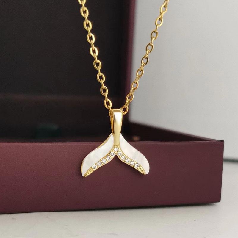 Korean Mother-of-Pearl Fishtail Necklace for Women, High-End Clavicle Chain, Titanium Steel, Colorfast, Perfect Gift.