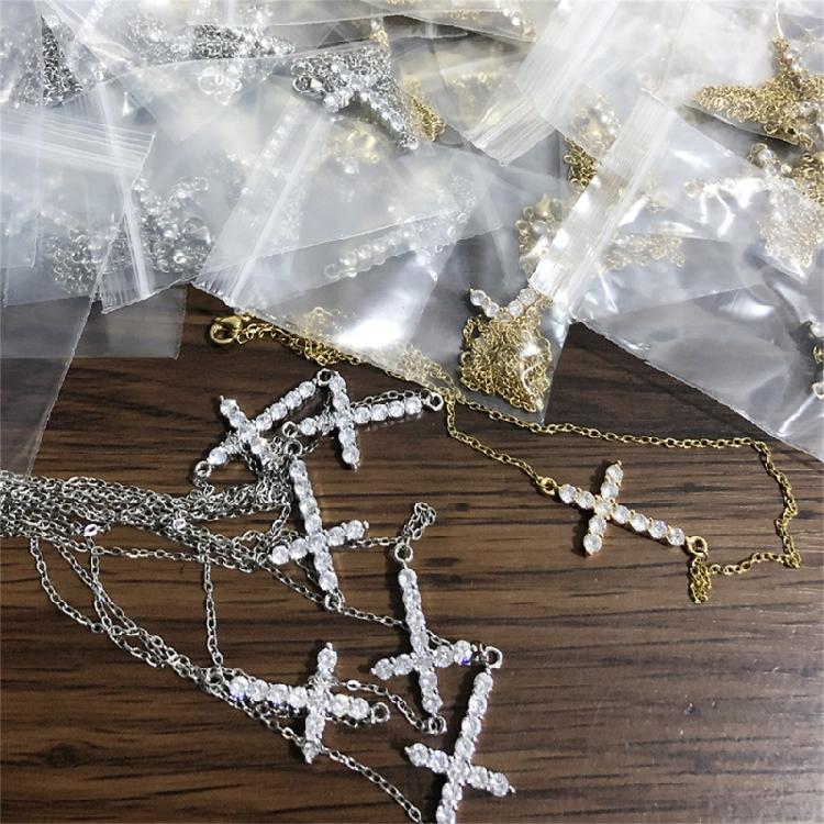 Fashionable Diamonds Stainless Steel Crosses Choker Necklace Pendant with Elegant Designs Jewelry Accessory for Girls