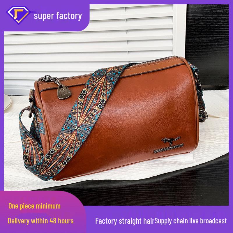 

2024 Spring/Summer Versatile Boston Pillow Bag: Women s Large Capacity Crossbody with Wide Shoulder Strap кавовий