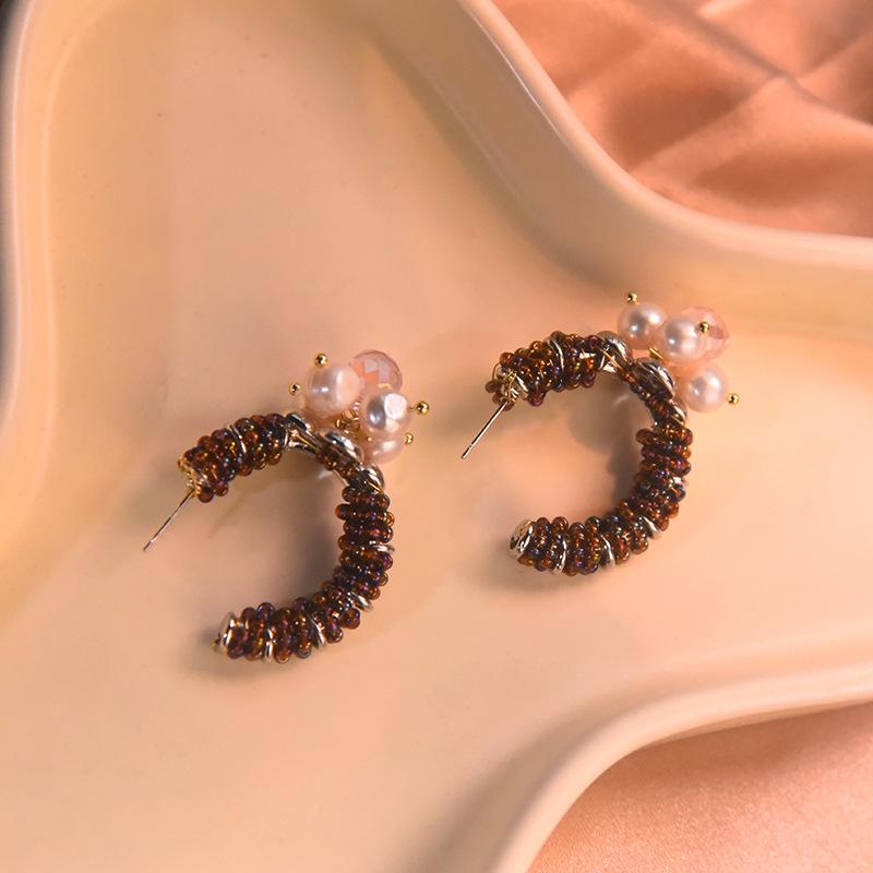 

C-shaped pearl flower earrings versatile light luxury retro stud earrings niche versatile high-end earrings women