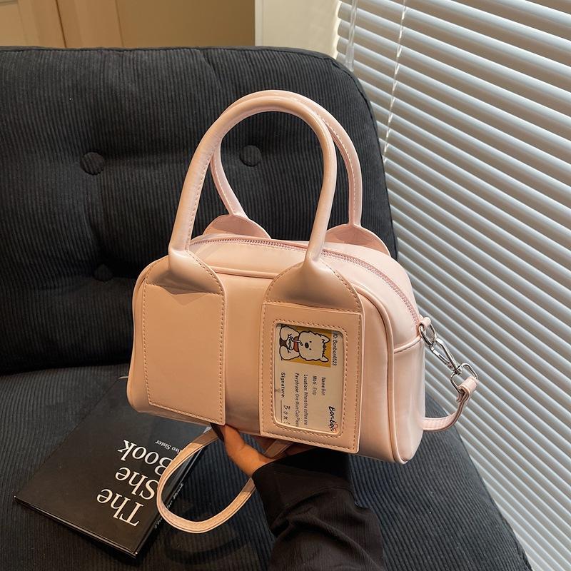 This year, Boston bags are popular for women's spring and summer 2025 new versatile messenger bags, simple women's portable pillow bags.