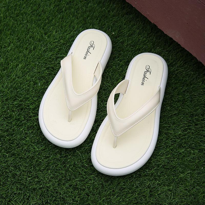 Factory Direct Selling Flip Flops Women with Soft Soles and Anti Slip Dual Color Clip On Sandals Beach Shoes for Women