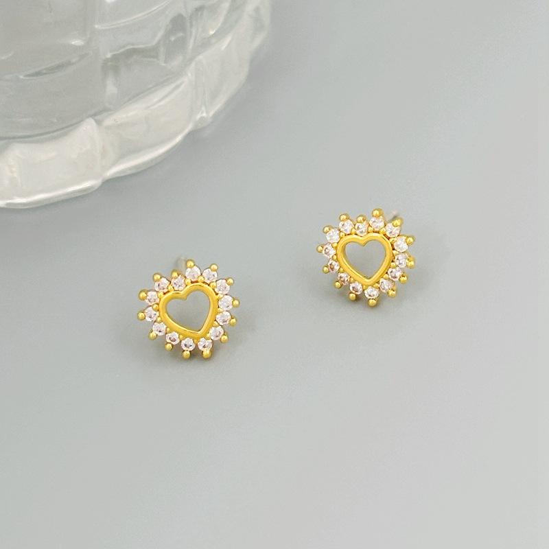 

Exquisite Fashion Earrings Women S Simple High-End Sense Empty Support Love Stud Earrings