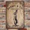 1 szt. Blaszana grafika, Metalowy znak z Zajączkiem Wielkanocnym - "Rabbit & Co". Farms & Feed" | Rustykalna metaloplastyka ścienna na zewnątrz, dekoracja ogrodowa
