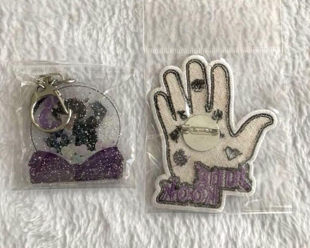 [USED] BTS Jungkook PTD AmiBomb Keychain Jungkook Hand Tattoo Patch Badge