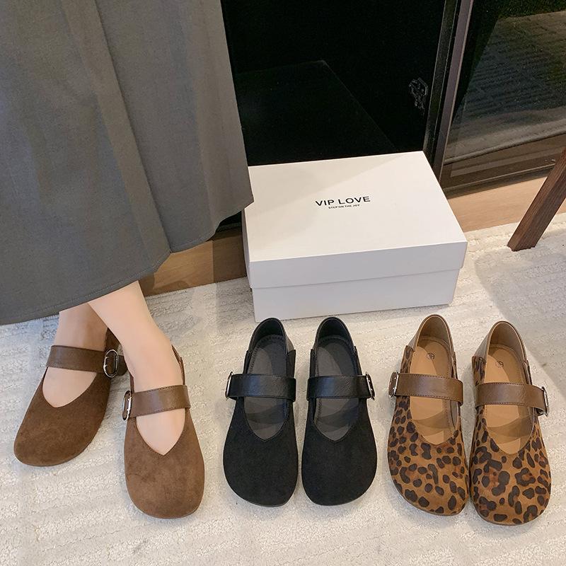 Temperament Round Head Flat Sole Shoes Women's 2025 New Spring and Autumn French Retro Mary Jane Small Leather Shoes Light Mouth Commuter Shoes