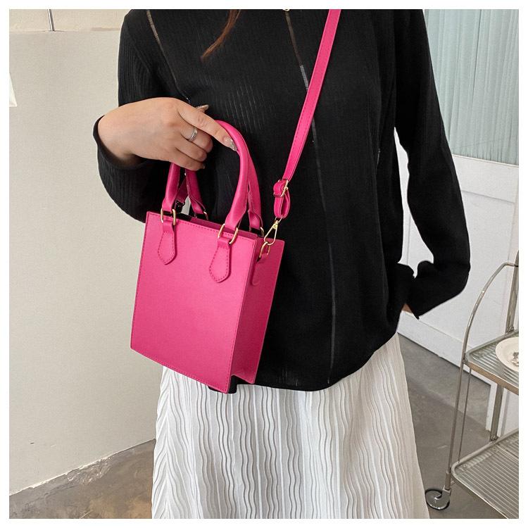 

Модна портативна маленька сумка жіночі сумки2024 популярна нова універсальна маленька квадратна сумка проста повсякденна сумка через плече рожевий червоний колір