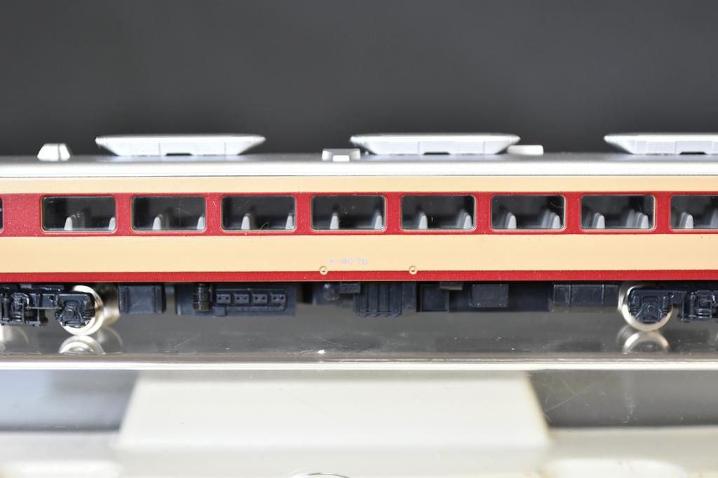KATO 608 Kiha 80 Red and Cream N Gauge / N Scale Model Train Car from Japan