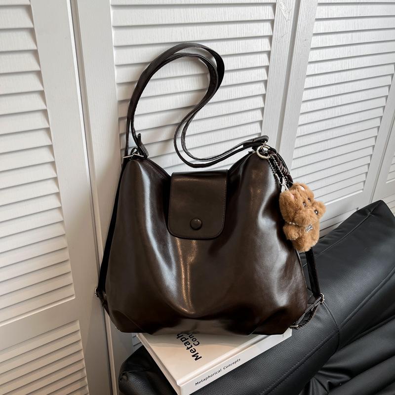 Multifunctional large-capacity bag women's 2025 autumn and winter new shoulder bag retro messenger bag commuter shoulder cloud bag