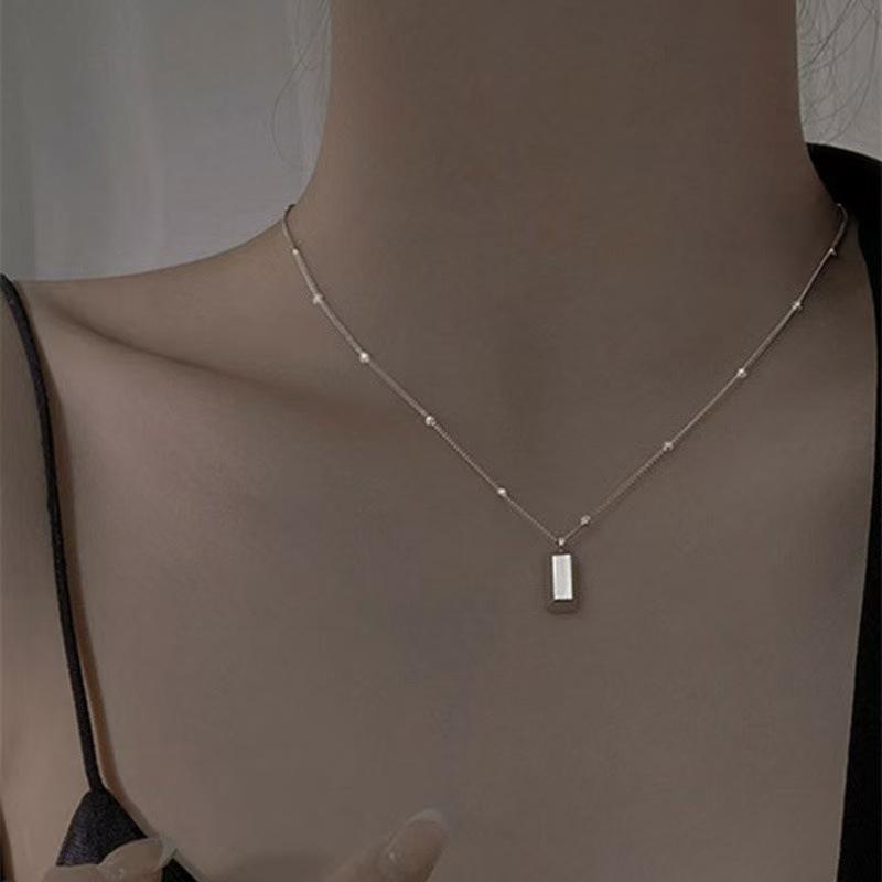 Little Gold Bar Pendant Necklace for Women High-end Niche Design Light Luxury Gold Brick Temperament Versatile Collarbone Chain