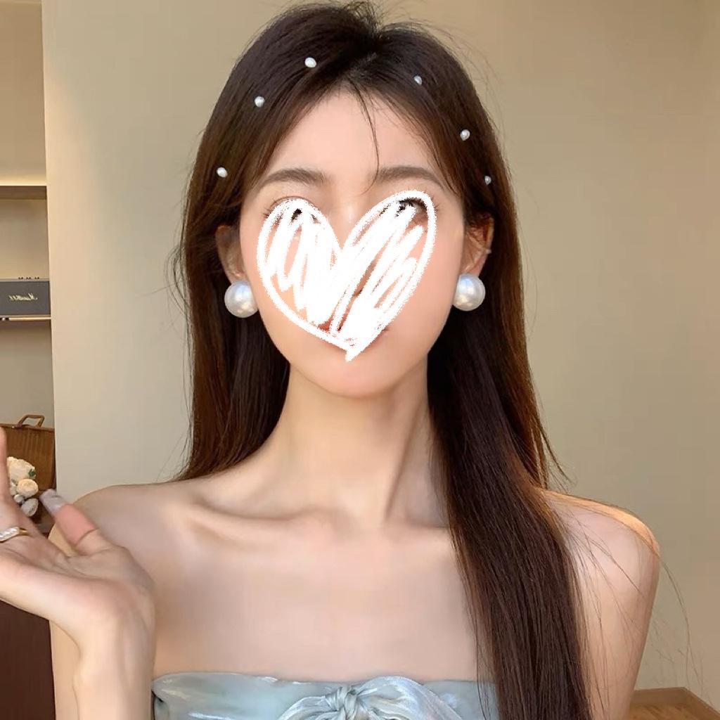 

Retro temperament oversized pearl stud earrings women s silver needles high sense cold wind exaggerated earrings earrings
