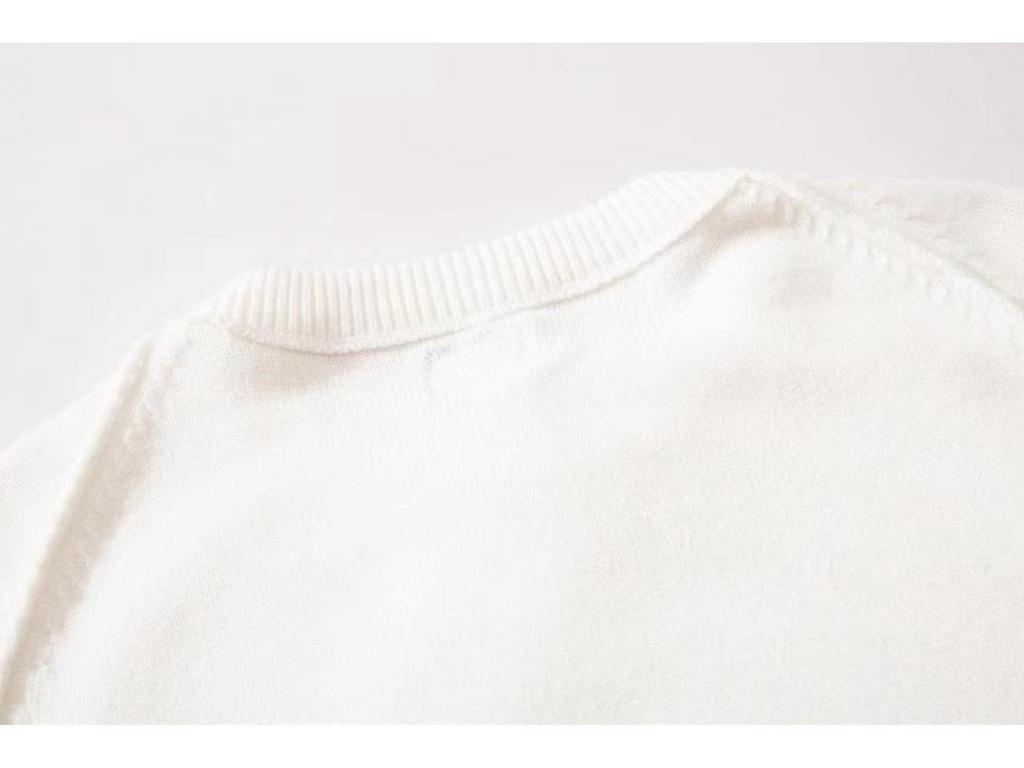 CP Lens Badge Knitwear: Versatile, Casual Loose Round Neck Sweater for Men - Autumn/Winter Edition