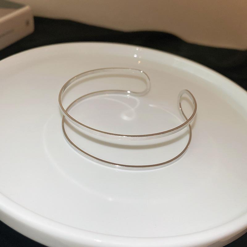 

Двухслойный полый браслет на руку открытый браслет преувеличенный металлический браслет в стиле ветра модный браслет высокого класса ювелирные изделия класса люкс