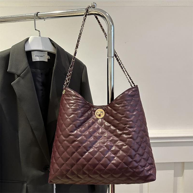 Underarm bag women's bag large capacity 2025 new autumn and winter niche diamond chain bag fashionable shoulder messenger bag