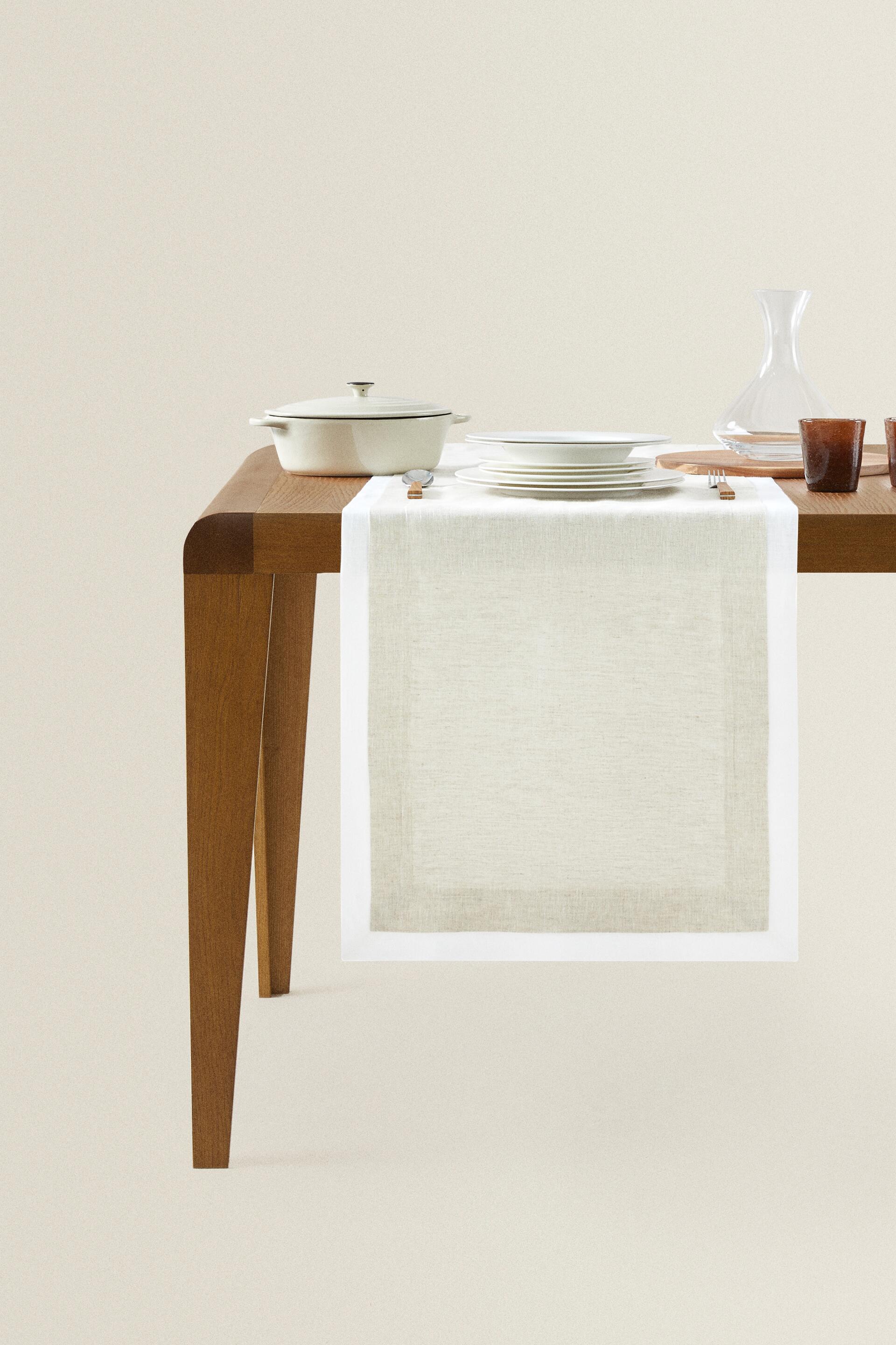 

DOUBLE-LAYER TABLE RUNNER