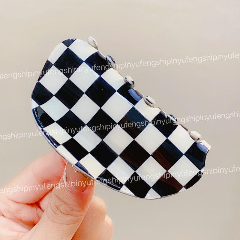 Black & White Checkerboard Large Hairpin Claw Clip - Women's Summer Temperament Hair Accessory