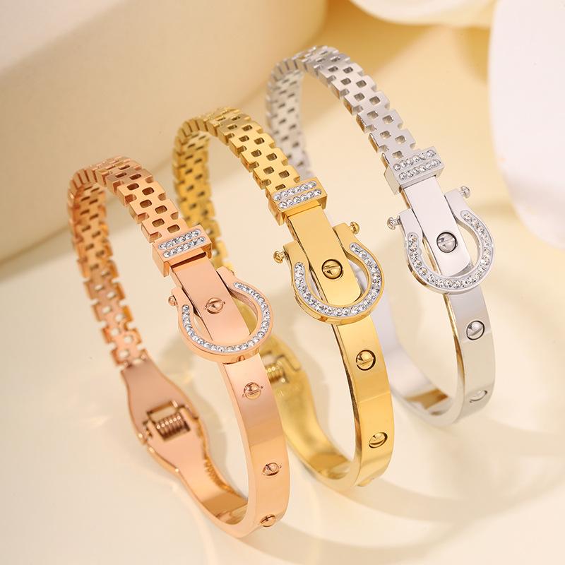 New Style Hollow Horseshoe Buckle Women's Jewelry Bracelet