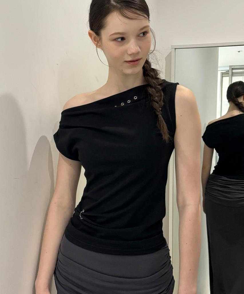 Lomaentinueo One-Shoulder Eyelet Sleeveless Top (Black)