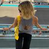 Ärmellose, ausgehöhlte Strickweste mit KnotenModisches Crop-Top mit halbhohem Kragen