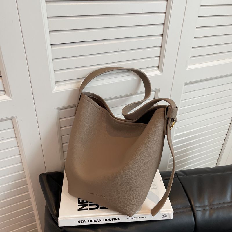 Fall and Winter Large Capacity Commuter's All-Matching Single Shoulder Bucket Bag