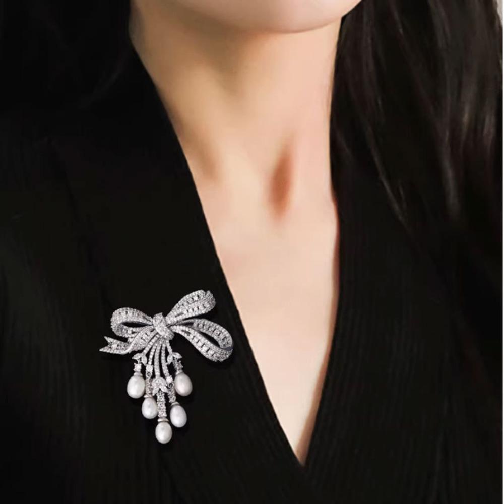 Heavy Craftsmanship Women Lapel Brooch Full of Diamonds Rhinestone Brooch  Party Occasions