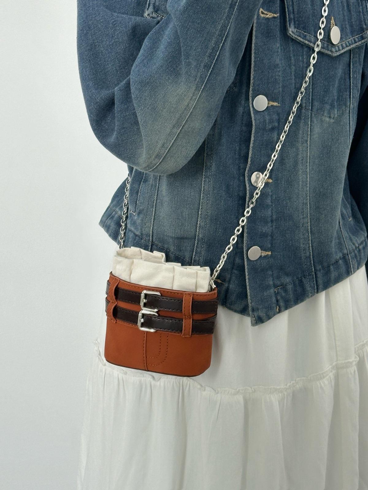 

Универсальный американский цепочный рот красный конверт мини ретро 2025 новая модель можно использовать как подвеску одноплечную сумку-мессенджер кросс-боди женскую коричневый