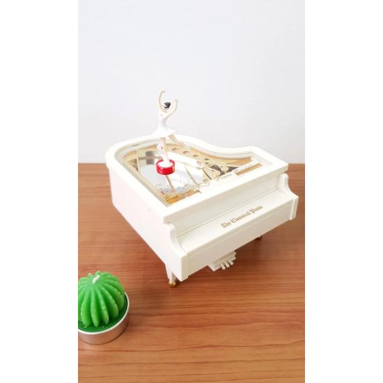 Klavier-Spieluhr mit beweglicher Ballerina