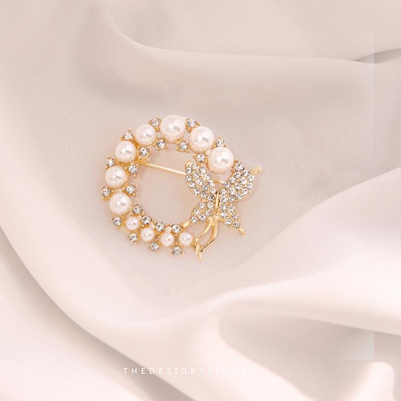 Broche Elegante de Pérola Dourada e Espiga de Trigo: Acessório Versátil e de Alta Qualidade para Mulheres