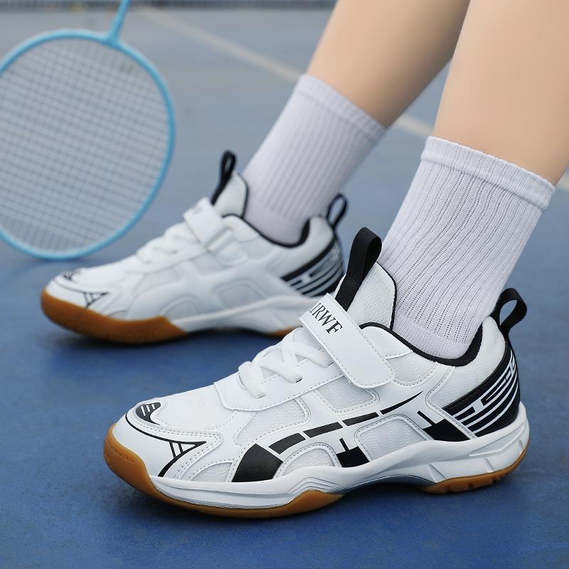 Children's Sports Shoes New Breathable Mesh Lightweight Training Shoes Medium Big Boys and Girls Table Tennis Badminton Shoes