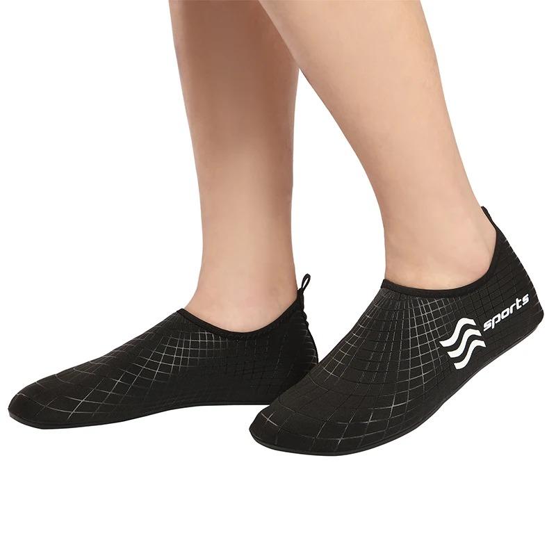 Chaussures d'eau plates confortables pour hommes et femmes, séchage rapide, pantoufles de plage pour hommes, chaussures pour la natation, chaussures de plage pour la plongée