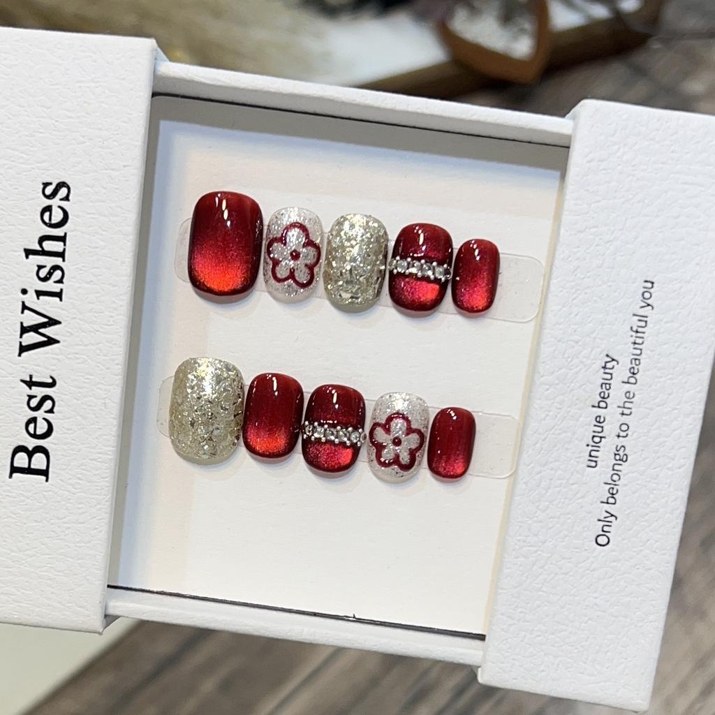 New Year's Red Wearable Armor Short Light Bulb Cat's Eye Sequins Hand-painted Burgundy Flower Detachable Manicure Fake Nails