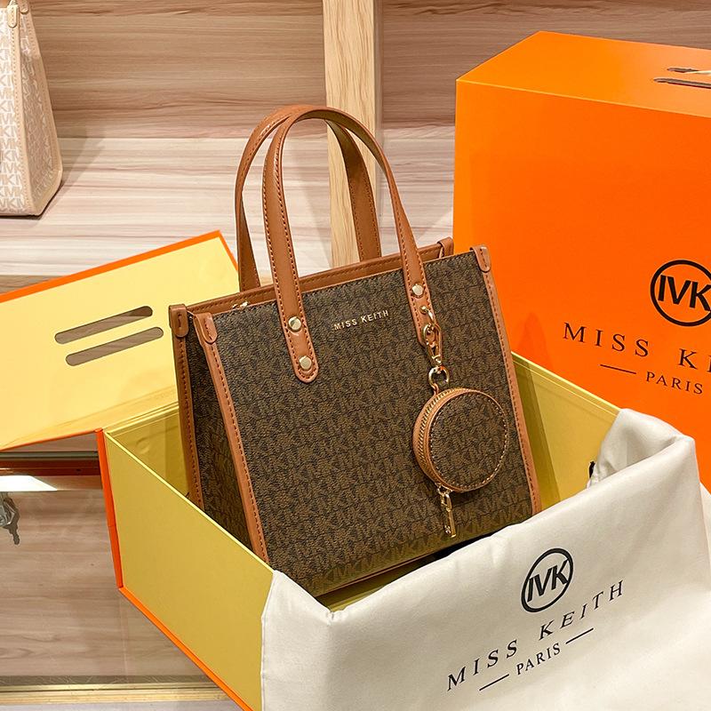 2024 Summer New Niche Design High-End Letter Print Handbag for Women, Large Capacity Single Shoulder Crossbody Tote Bag