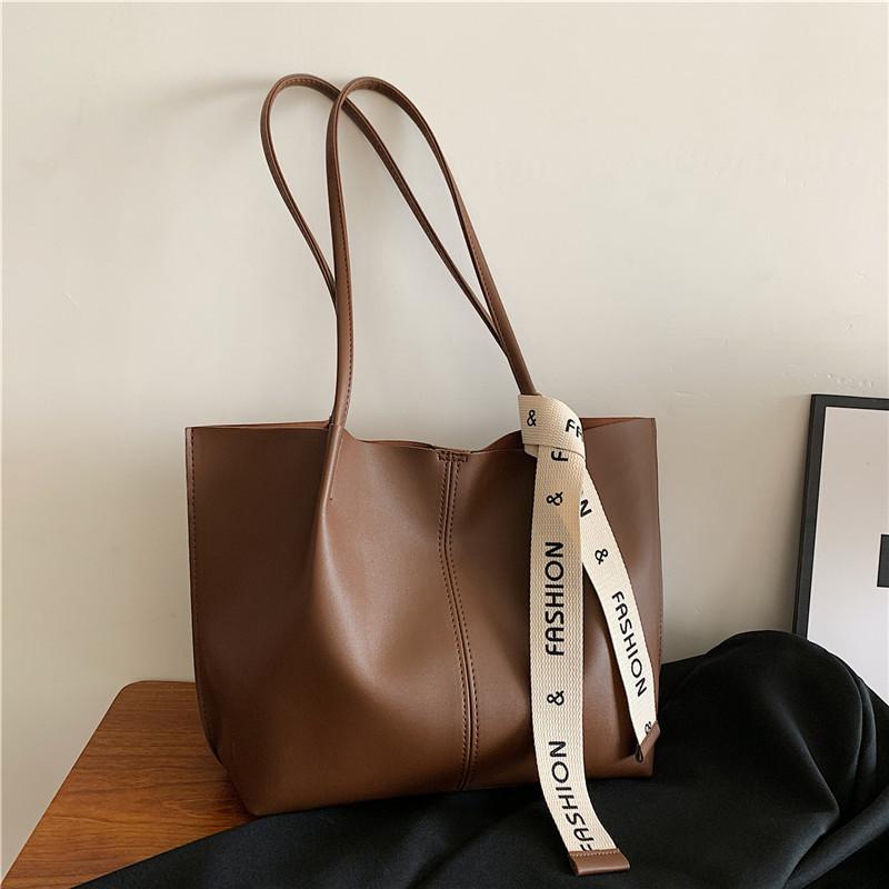 

Korean version of personalized foreign shoulder bag women s 2024 new high-value retro casual light luxury trend portable tote bag