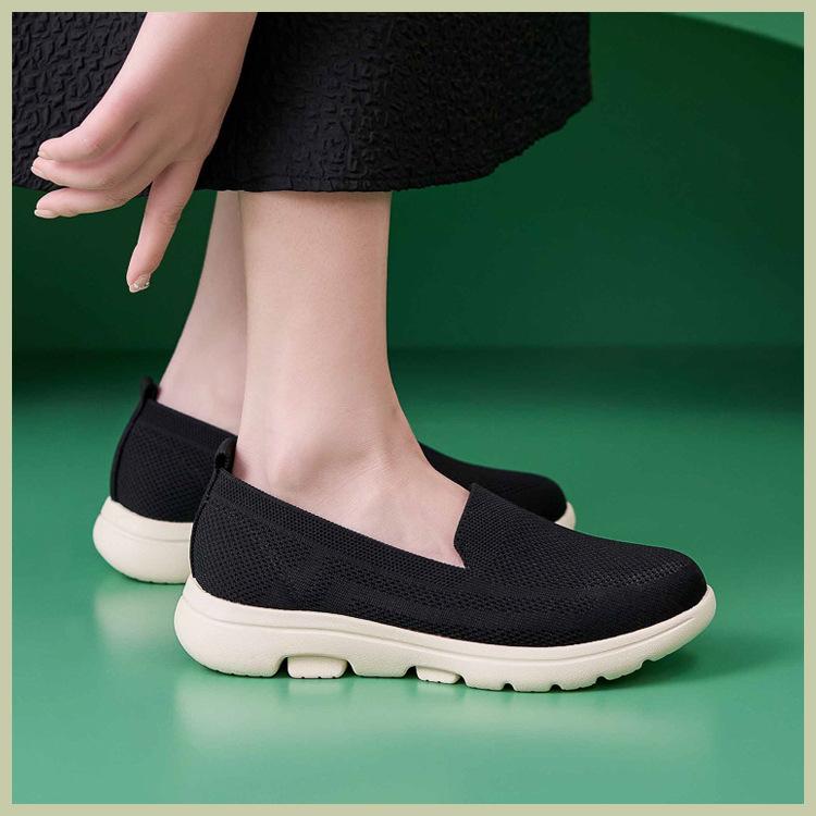 Fashion Spring and Summer Women Shoes Comfortable Slip on Mom Shoes Breathable Knitted Flats Sneakers Non Slip Casual Mesh Walking Shoes