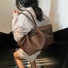 High-end, Trendy Underarm Bag, Retro and Fashionable Tote Bag, Large-capacity Single-shoulder Women's Bag