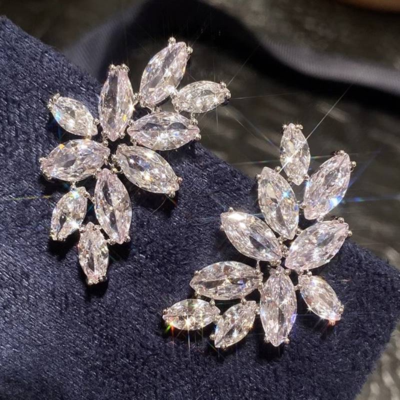 

Huitan Charming Women Stud Earrings Full Bright Cubic Zirconia for Wedding Party Daily Fashion Versatile Accessories Zircon