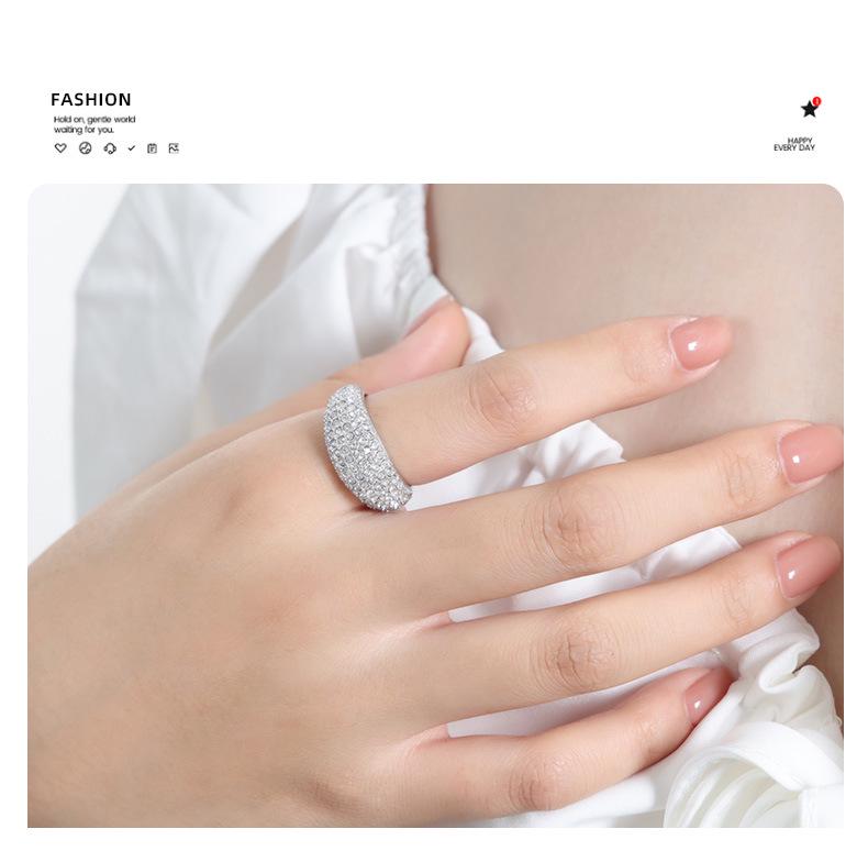 Luxury Gold-Plated Titanium Steel Ring with Full Rhinestone Star Design