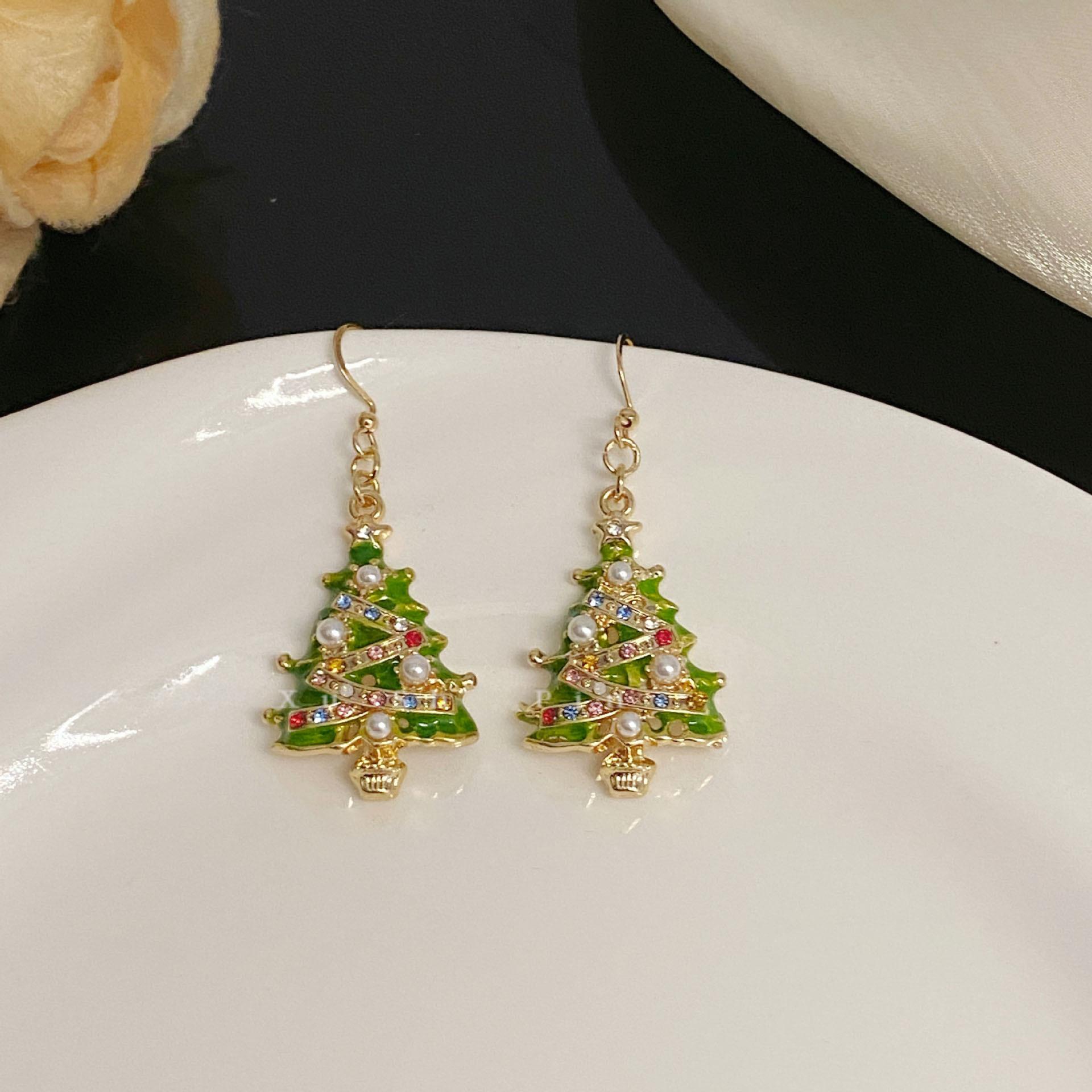 

Рождественский мультяшный цветной циркон с имитацией жемчуга и маслом в форме рождественской елки серьги