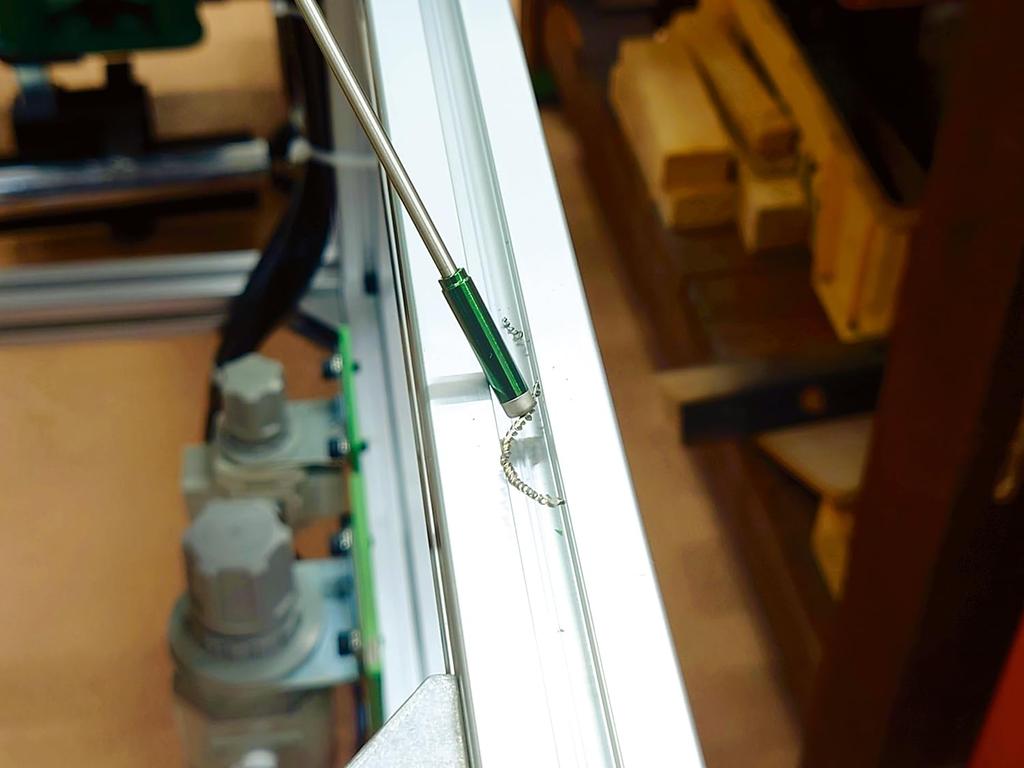 Niigata Seiki SK Iron Scrap Picker Extended Arm 155-755mm Adsorption Power 0.3N SPUM-0508