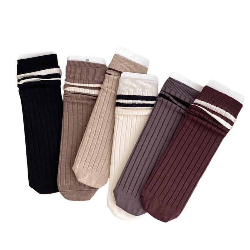 Damen Herbst und Winter Warme College Wind Vertikale Streifen Zwei Streifen In der Röhre Stapelsocken