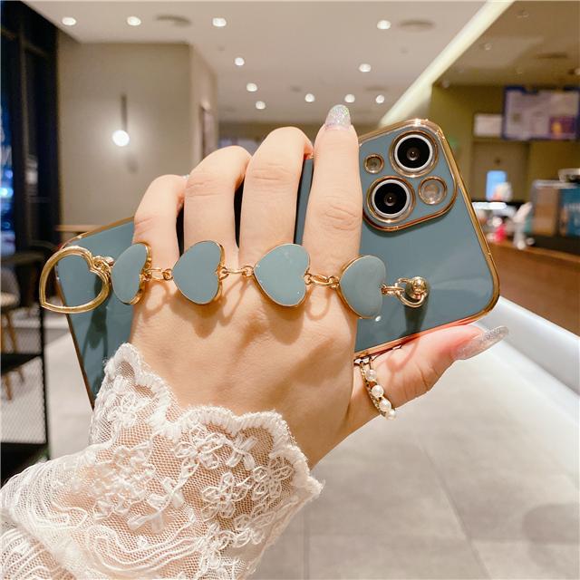 Luxury Gold Plating Bracelet Phone Case For iPhone 14 13 11 Pro Max XR XS 7 8Plus SE2 SE3 12Mini Fashion Heart Wrist Chain Cover