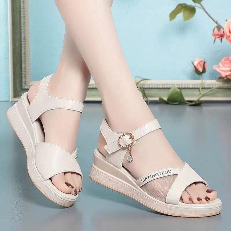Breathable and Refreshing, a Must-have for Fashion New Favorites, One-word Buckle with Open Toe Rubber One-word Buckle with Middle Heel (3-