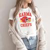 Neues Karma ist der Typ auf dem Chiefs Cute Eras Tour 2024 Merch T-Shirt Travis Kelce Taylor Chiefs Ära Karma Taylor Travis Shirt
