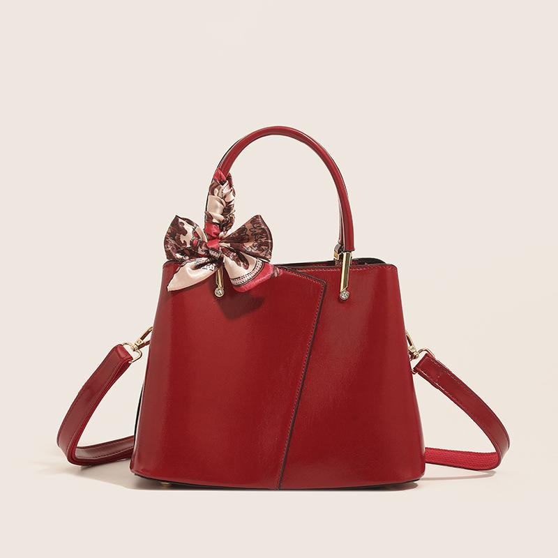 

Soft leather mother bag 2025 summer new atmospheric wedding bag middle-aged mother birthday gift handbag красный